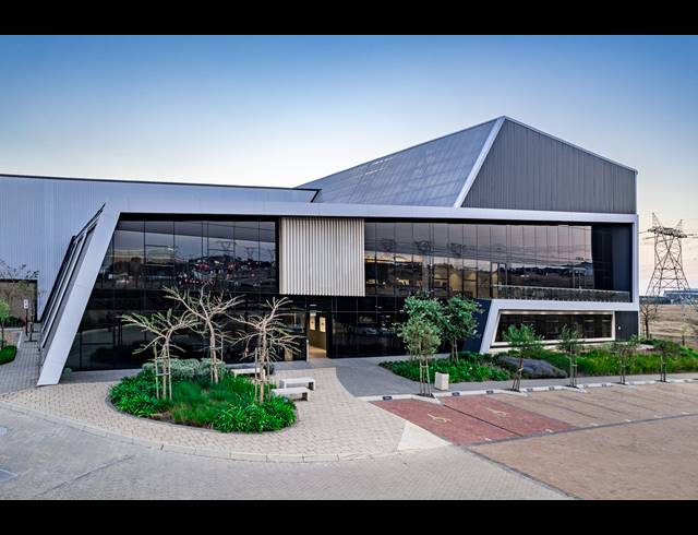 11,114M² WAREHOUSE TO LET IN SAMRAND BUSINESS PARK